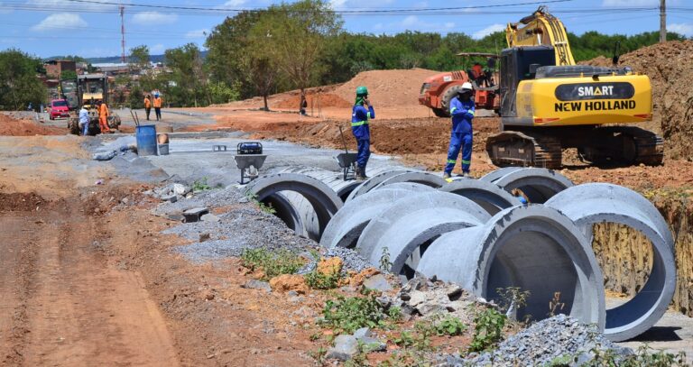 Montes Claros Construção de Av no Bairro Carmelo 19 12 23 Foto Fábio Marçal 02 (1)