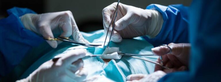 Cirurgia_-_peoplecreations_freepik (1)